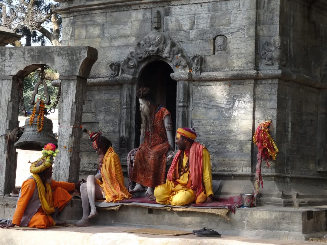 Sadhu przy świątyni Pashupatinath — Nepal poza szlakiem turystycznym
